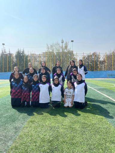 عکس آکادمی فوتبال دخترانه پورناک