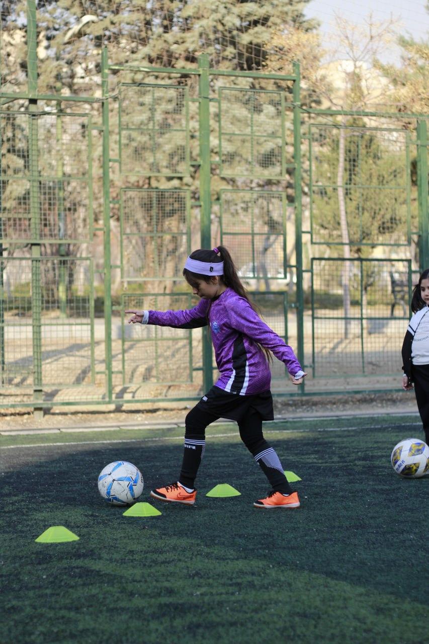 عکس آکادمی فوتبال دخترانه پورناک