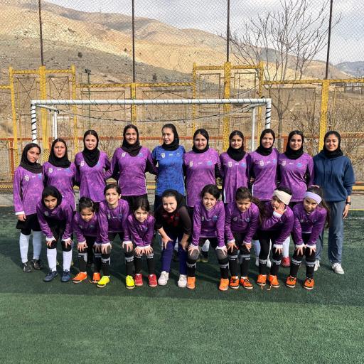 عکس آکادمی فوتبال دخترانه پورناک
