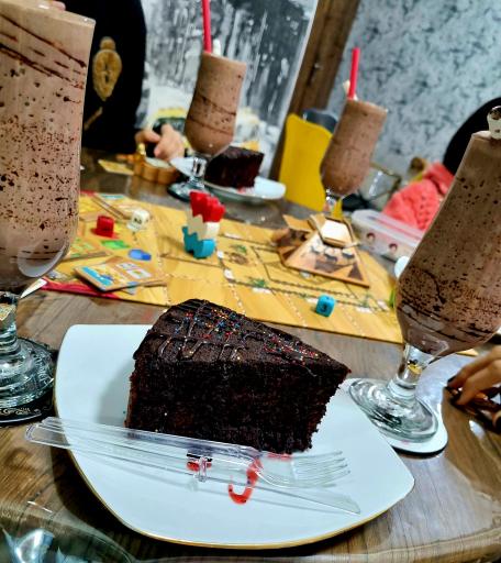 عکس کافه‌ بازی‌ رآمش