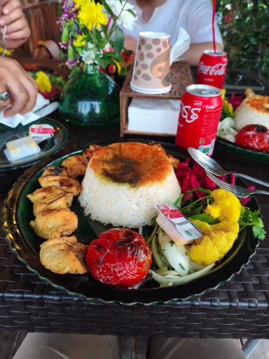 عکس کافه گیلیاد