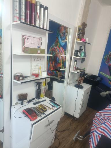 عکس آرایشگاه یونس موشکاف