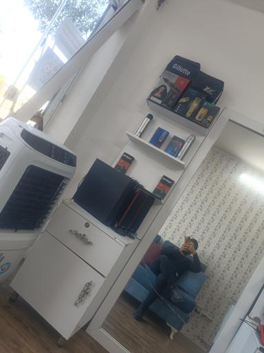 عکس آرایشگاه یونس موشکاف