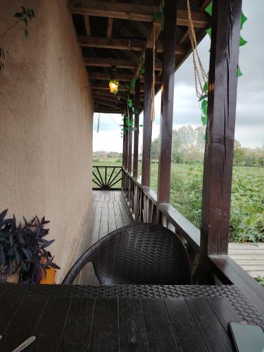 عکس کافه گیلیاد