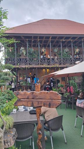 عکس کافه گیلیاد