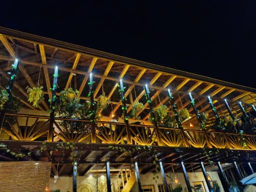 عکس کافه گیلیاد