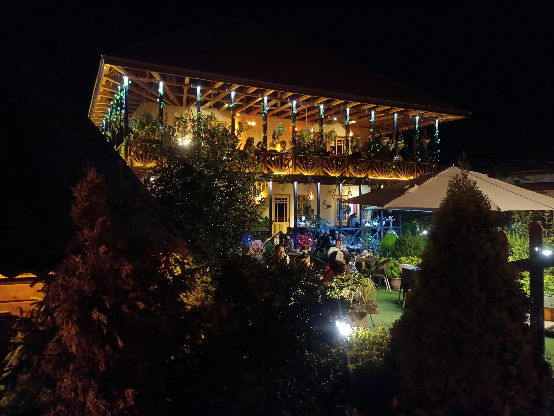 عکس کافه گیلیاد