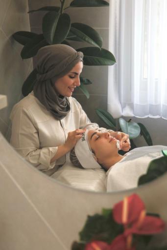 عکس مرکز پاکسازی پوست ریحانه اعتماد