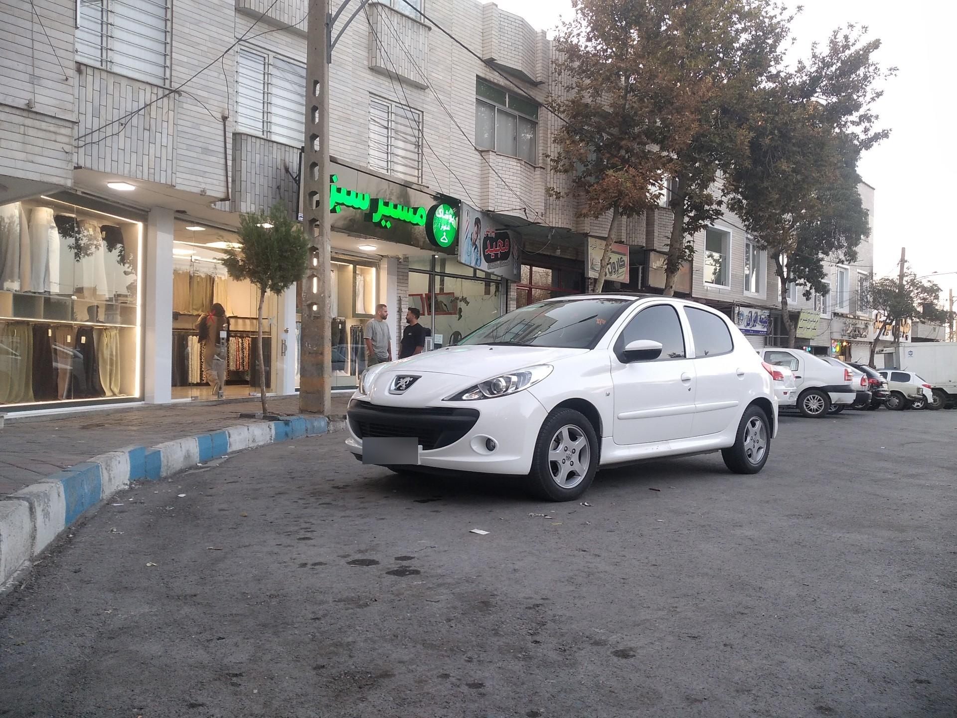 عکس پوشاک مسیر سبز
