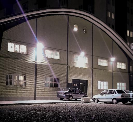 عکس سالن ورزشی چند منظوره دانش