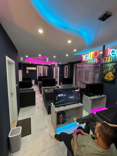 عکس گیم لانژ رترو 