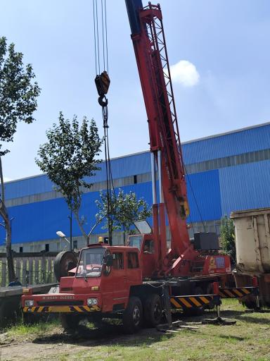 جرثقیل شبانه روزی  نیرومند