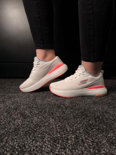 عکس پخش کفش شاهو سان