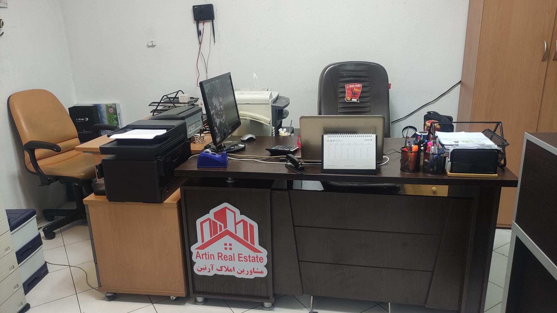 عکس مشاور املاک آرتین