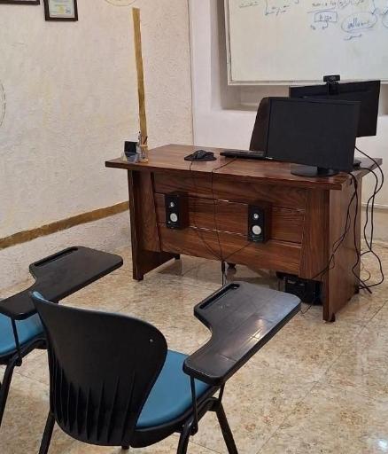 عکس آکادمی زبان کریم پور 