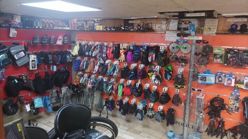 عکس فروشگاه دوچرخه آسمان آبی