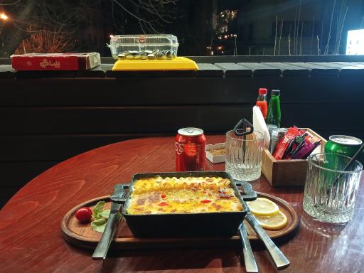 عکس کافه سپید و سیاه