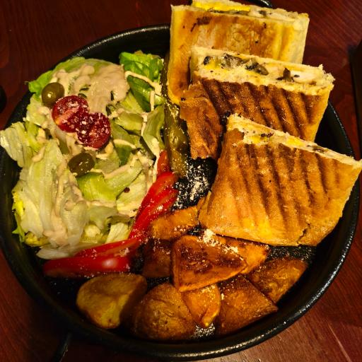 عکس کافه سپید و سیاه