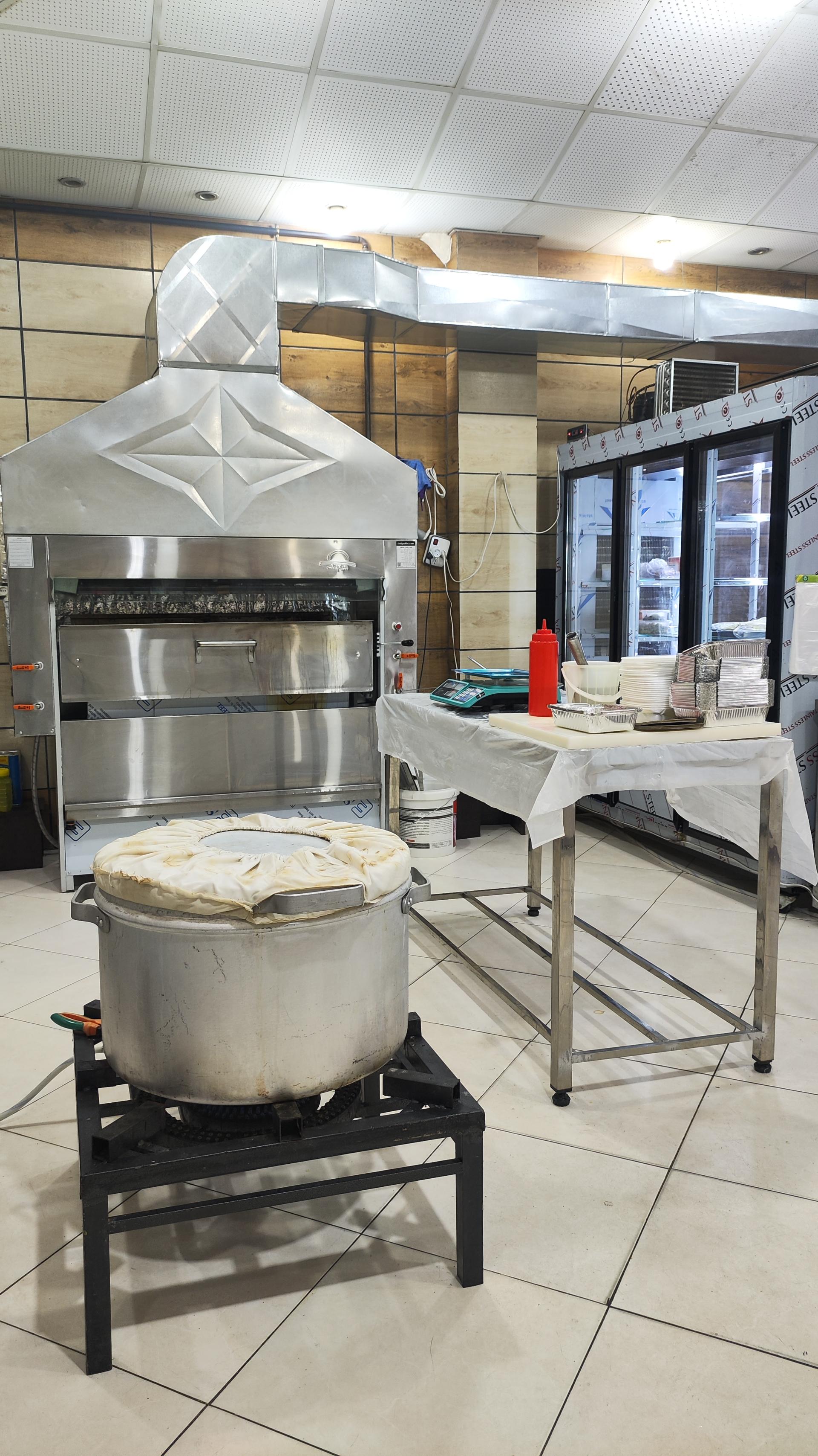 عکس تهیه غذا اصیل