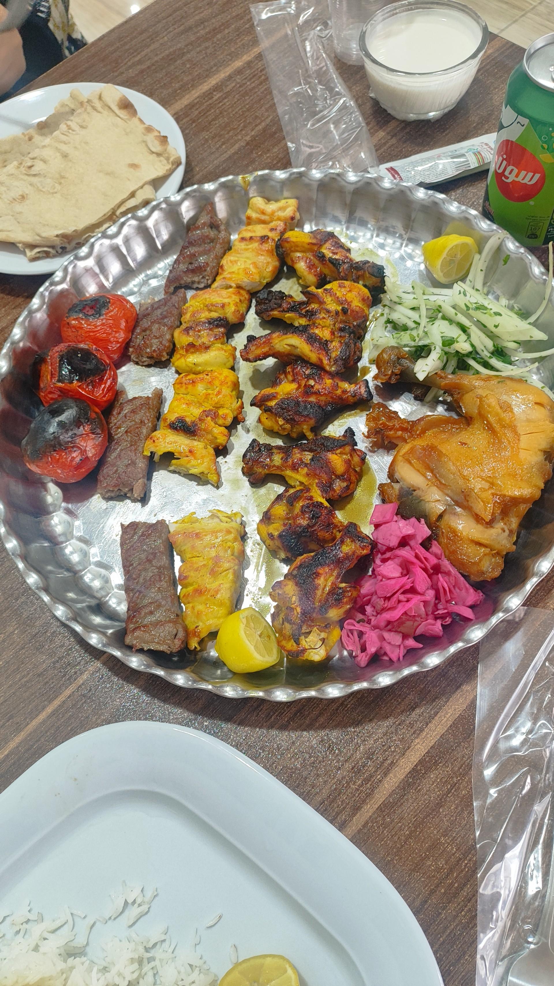 عکس رستوران معین درباریان
