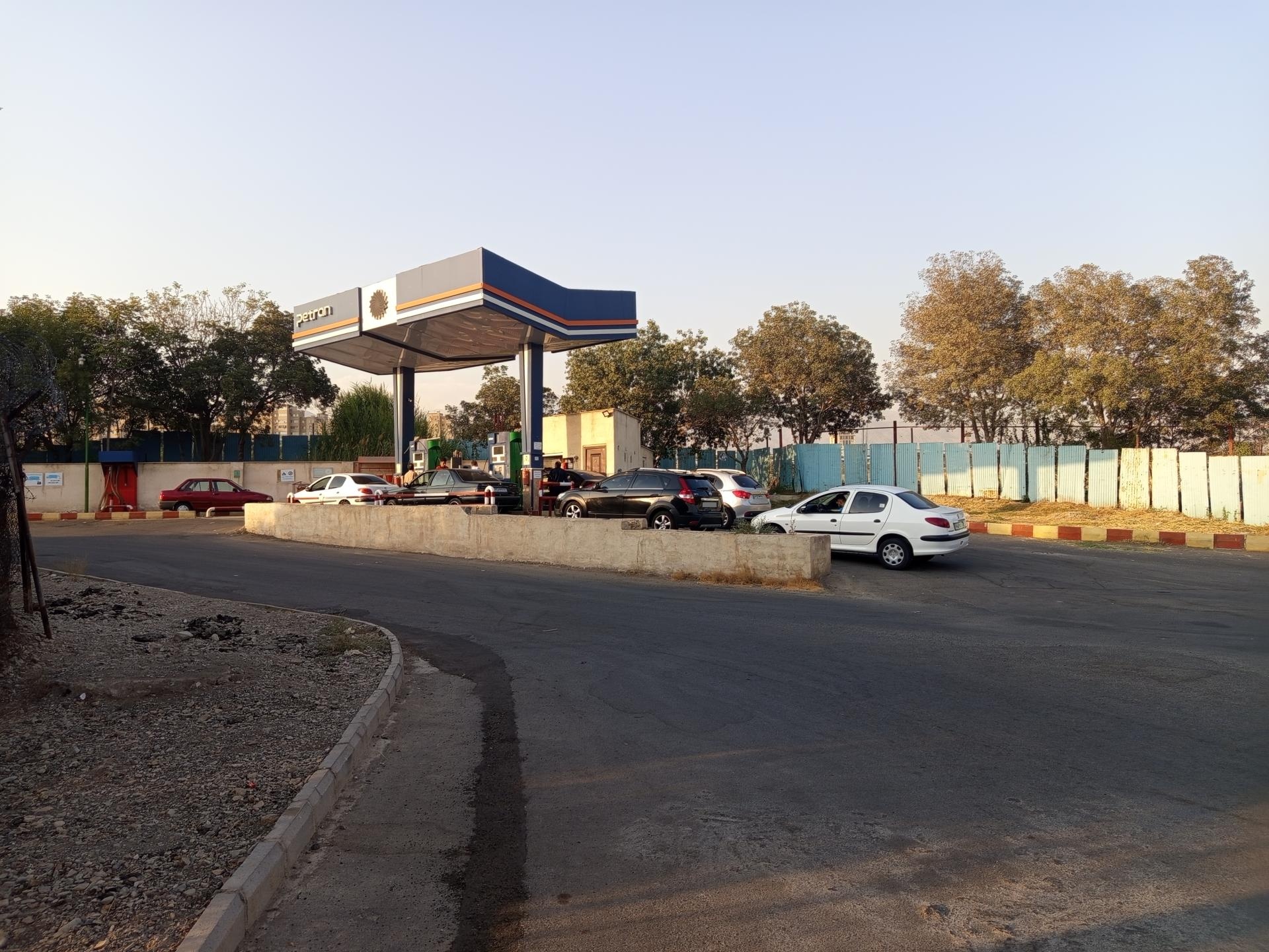 عکس پمپ بنزین شهرک فکوری