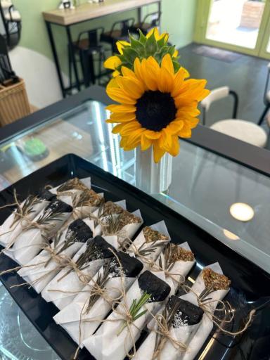 عکس کافه آفتابگردان