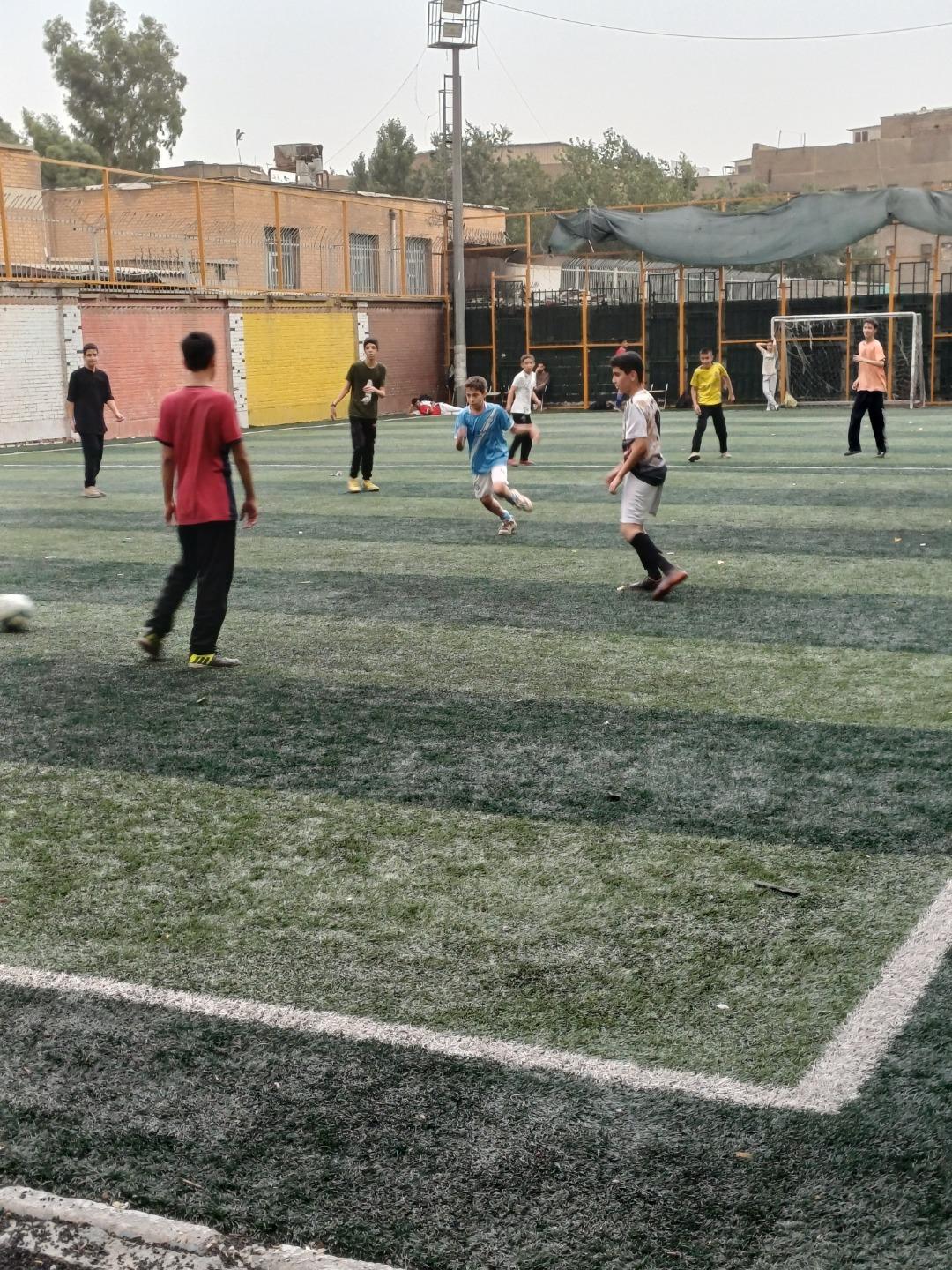 عکس زمین چمن فوتبال گلزار