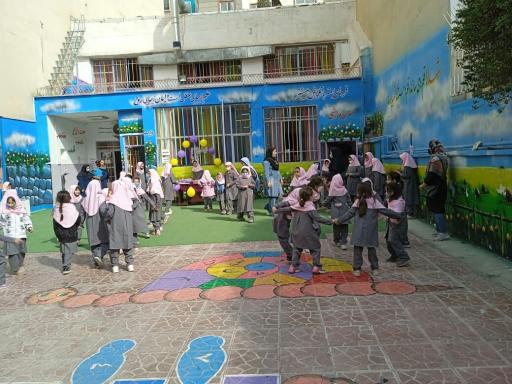 عکس پیش دبستانی و مدرسه دخترانه آذر دخت