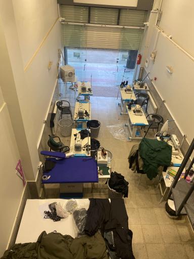 عکس کارگاه تولیدی لباس ذوزنقه