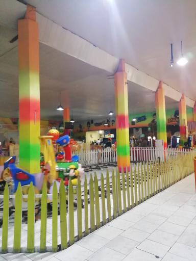 عکس شهربازی شهر عجایب تبریز