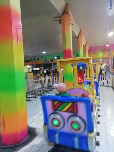 عکس شهربازی شهر عجایب تبریز