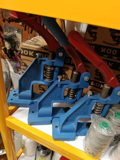 فروشگاه و تعمیرگاه چرخ خیاطی جنابی 