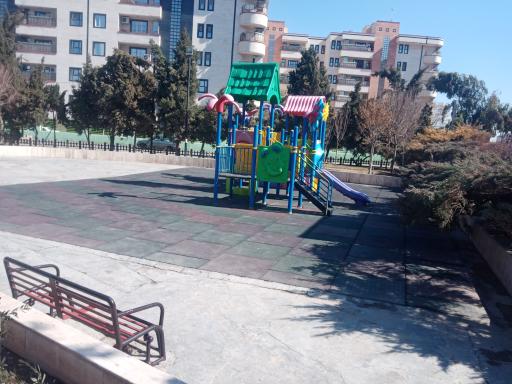 عکس زمین بازی نرگس