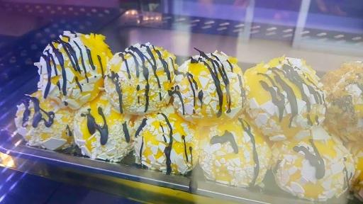 عکس بستنی کنارتخته مرکزی