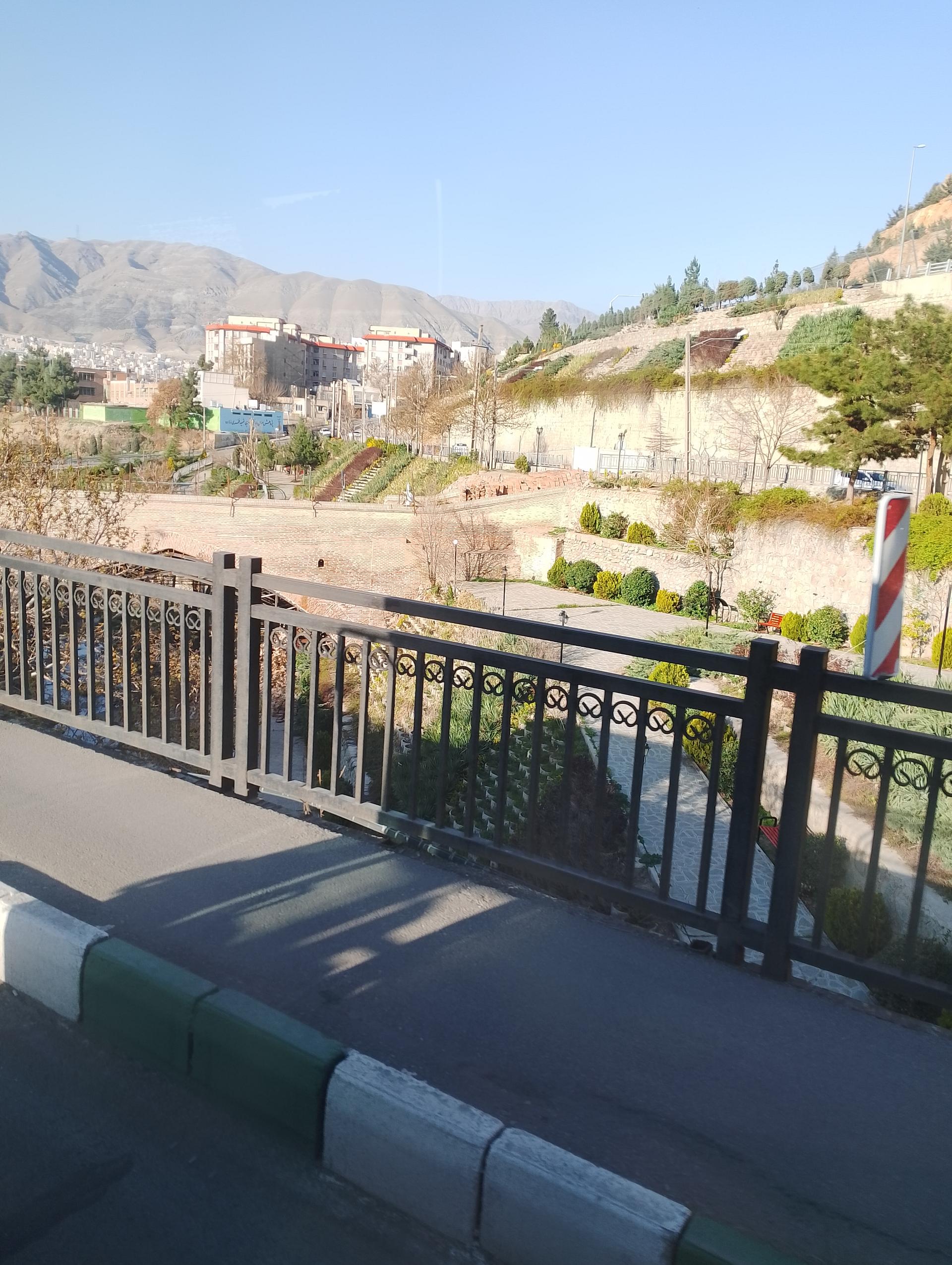 عکس فضای سبز پل شاه عباس صفوی 