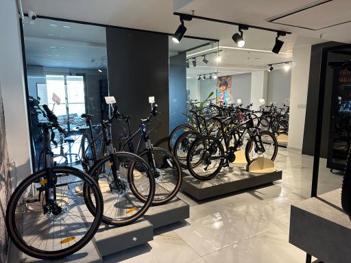 عکس فروشگاه ورزشی اکسیژن