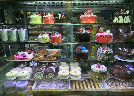 عکس شیرینی فروشی آنا