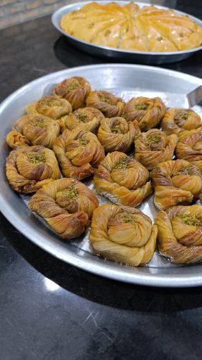 عکس کافه قنادی شیرین بانو