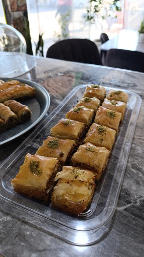 عکس کافه قنادی شیرین بانو