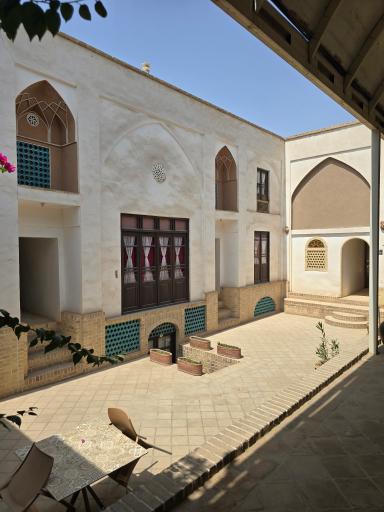 هتل سنتی نگین