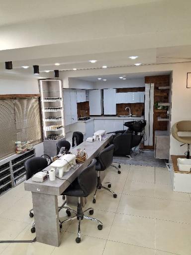 عکس سالن زیبایی هانیاس