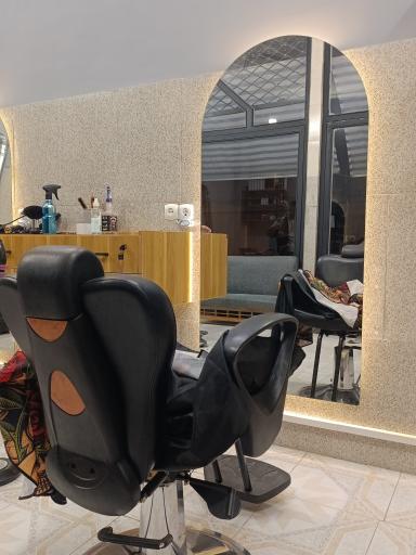 آرایشگاه مون