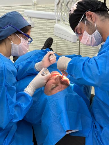 عکس مرکز ایمپلنت غرب