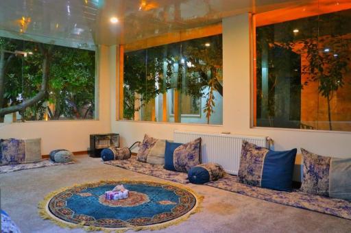 عکس باغ رستوران شالیزه