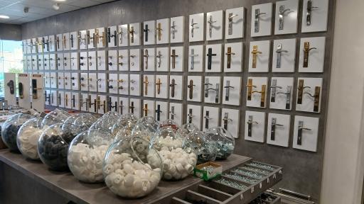 عکس قفل و یراق آلات کرمی