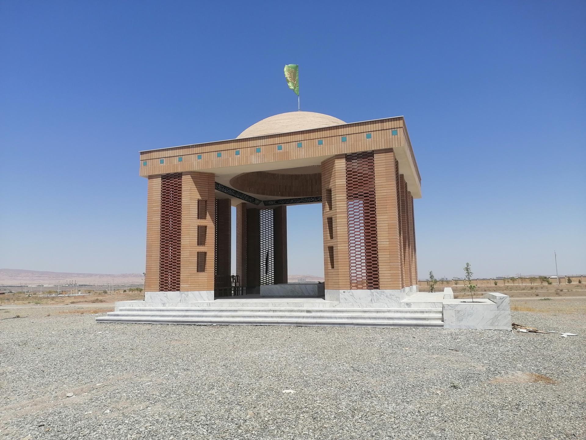 عکس مزار شهدای گمنام دانشگاه علوم پزشکی قم 