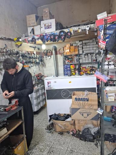 عکس کلید سازی و ریموت شریفی 