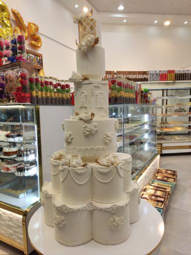 عکس کیک و شیرینی آوازه 