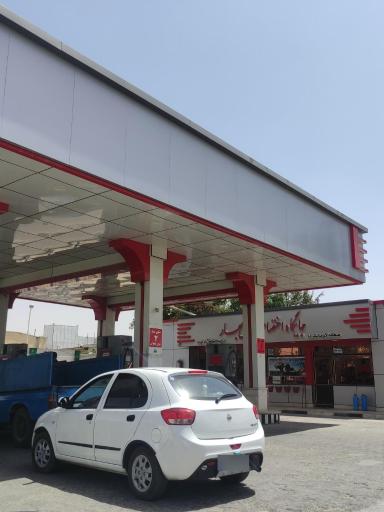 عکس پمپ بنزین آتش بهار