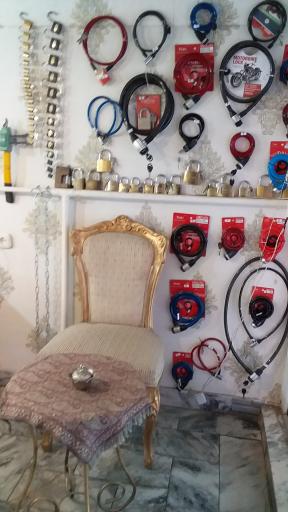 عکس قفل و کلید سازی گلستان